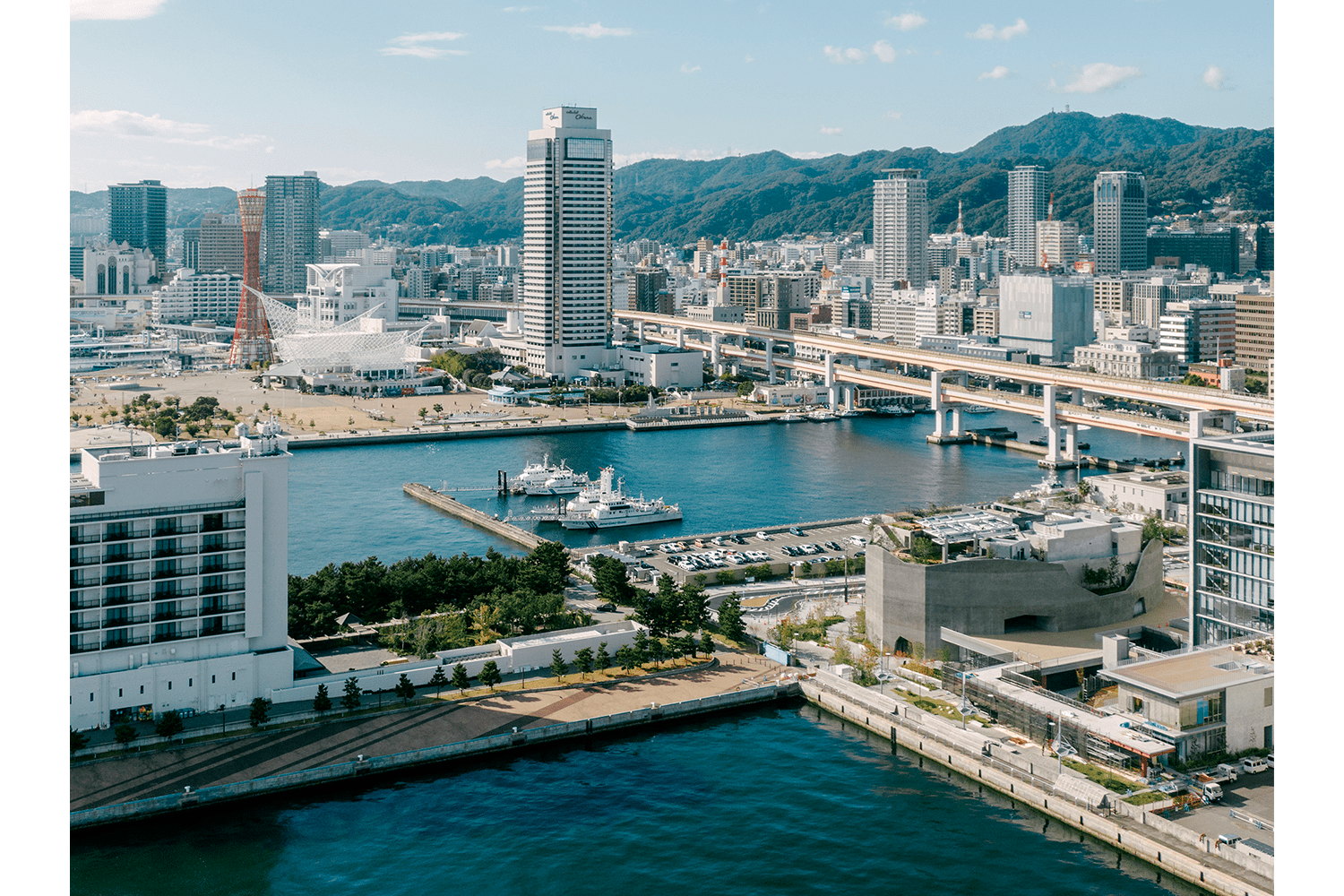 海と山に囲まれた神戸ポートミュージアム