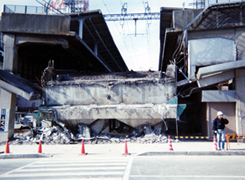 倒壊した線路