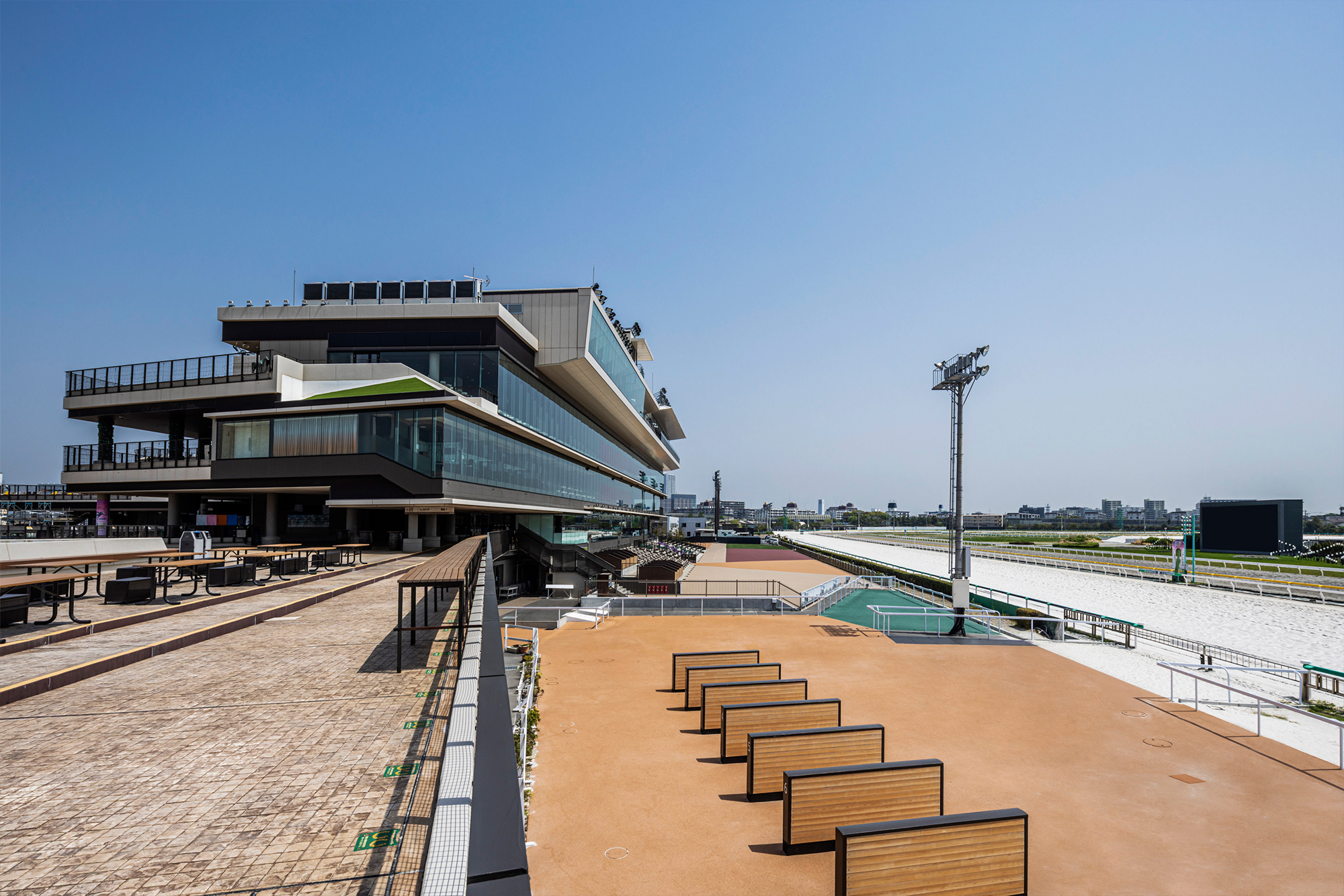 スタンド西側外観