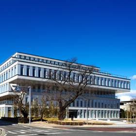 高崎市総合保健センター高崎市立中央図書館