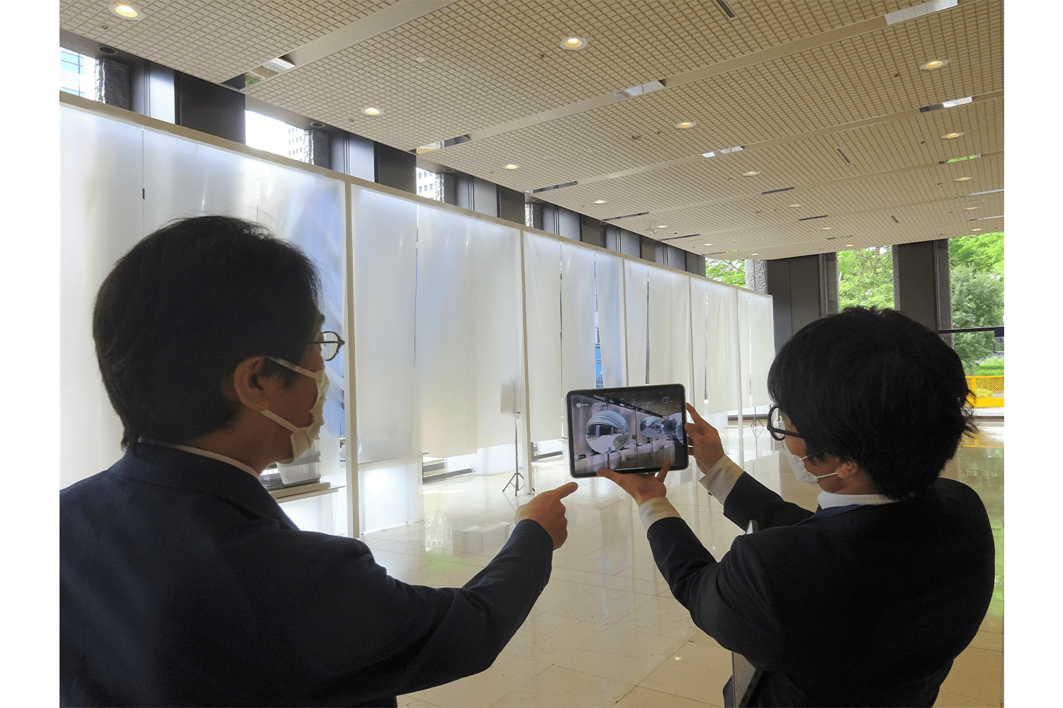 開催風景：ipadを利用したAR展示を行い、新たな展示の形に挑戦した