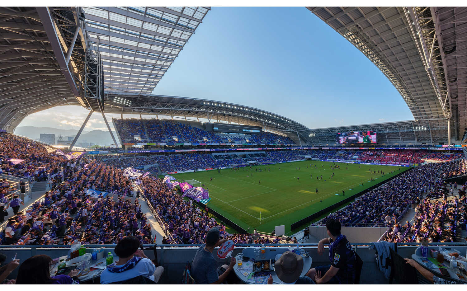 4階南東コーナー部バラエティシートよりピッチを臨む