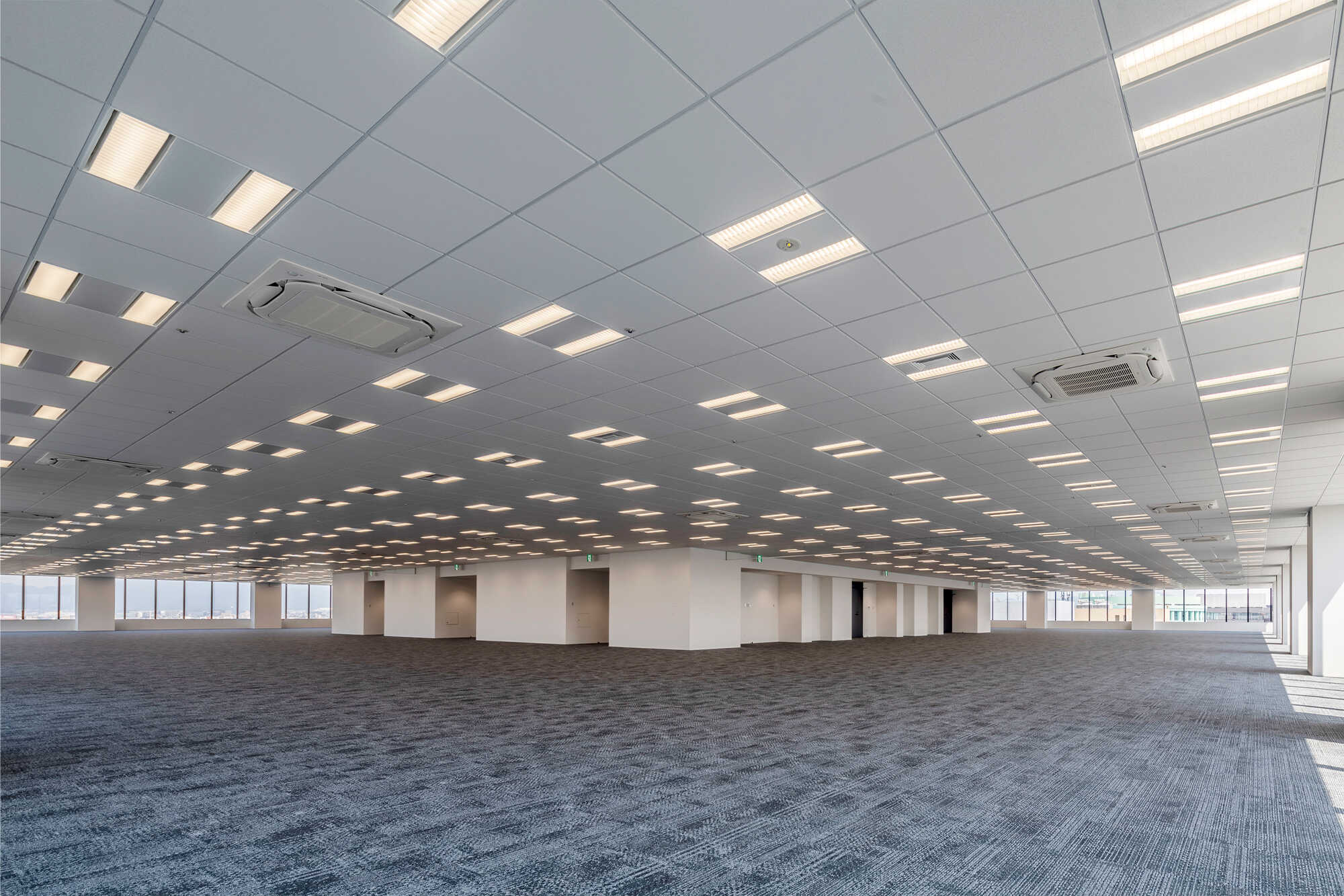 1フロア680坪超、エリア最大級の360度開かれたオフィス空間