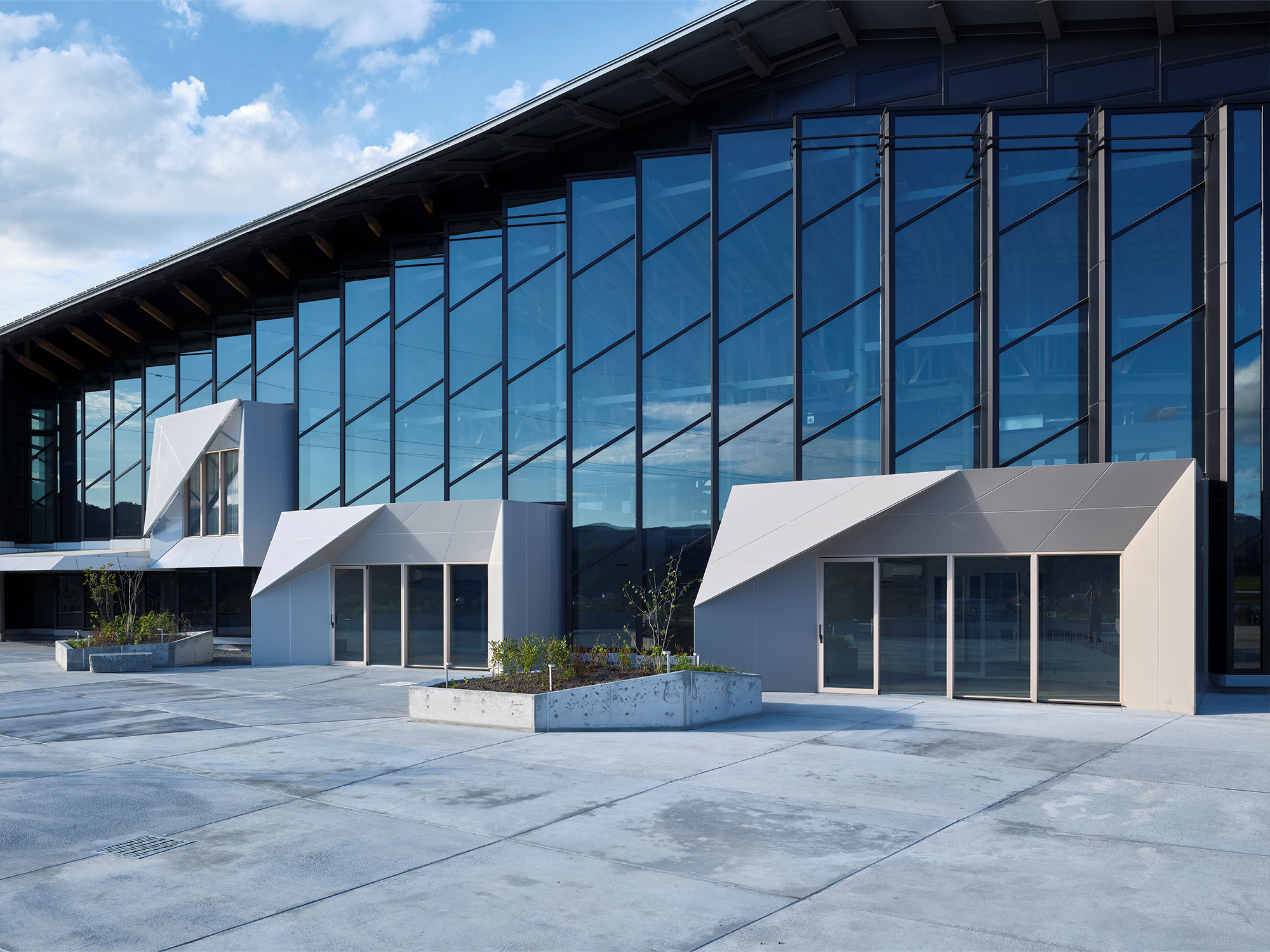 「共用棟」外観