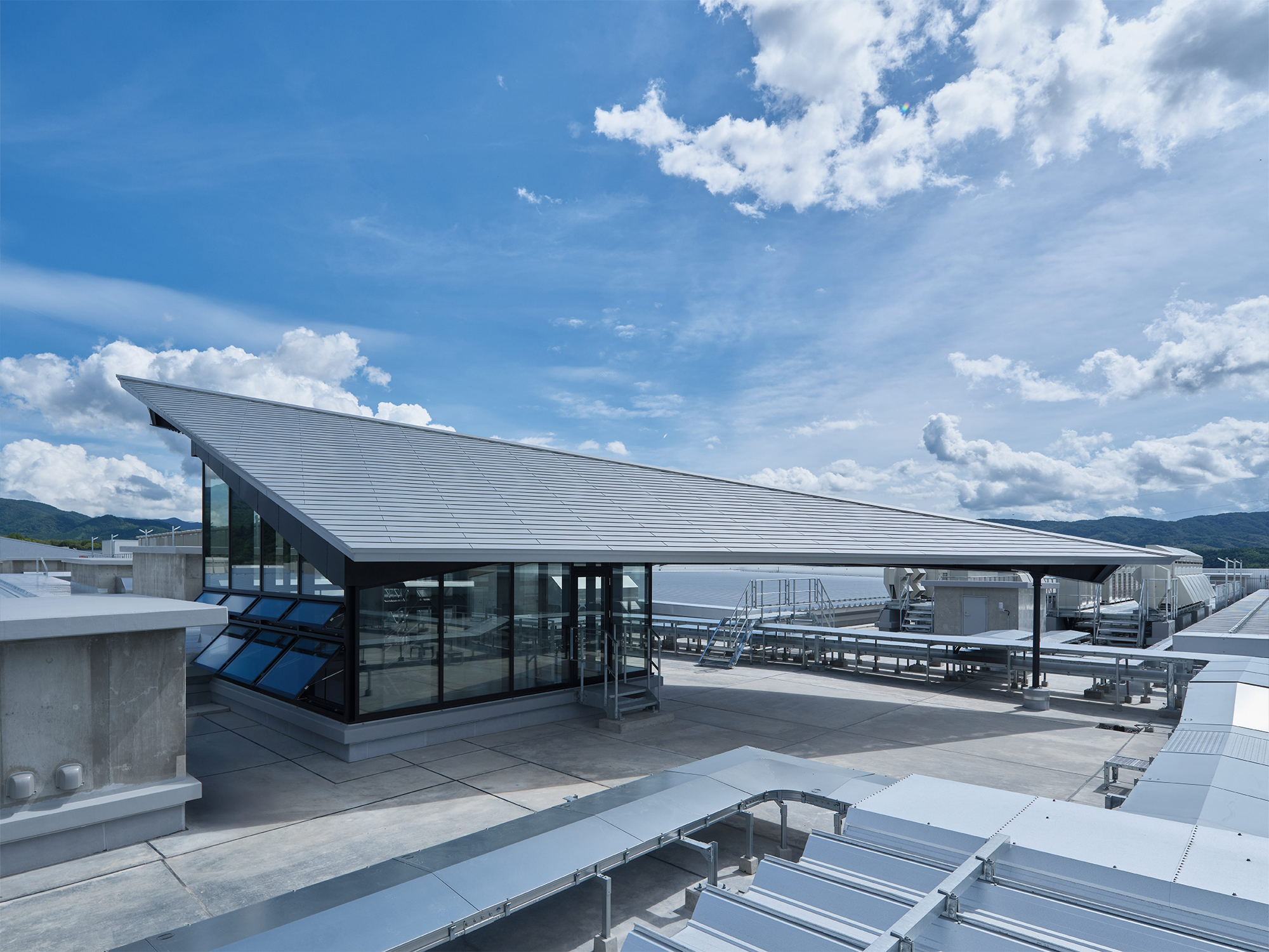 「工場棟」光階段屋根